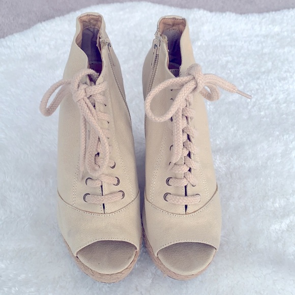 Aldo Beige Wedge Heel in a Size 8 - Picture 5 of 5